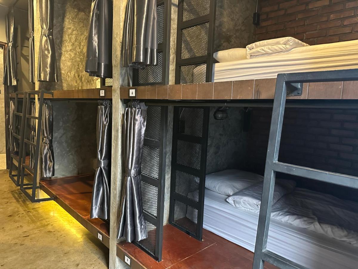 Premier Hostel Chiang Mai Zewnętrze zdjęcie
