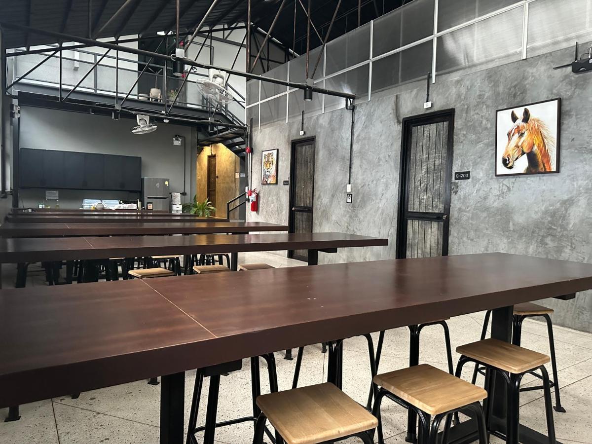Premier Hostel Chiang Mai Zewnętrze zdjęcie