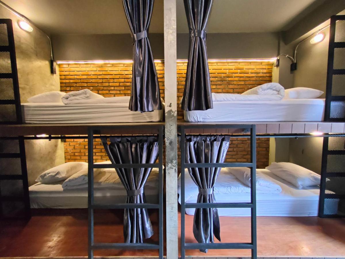 Premier Hostel Chiang Mai Zewnętrze zdjęcie
